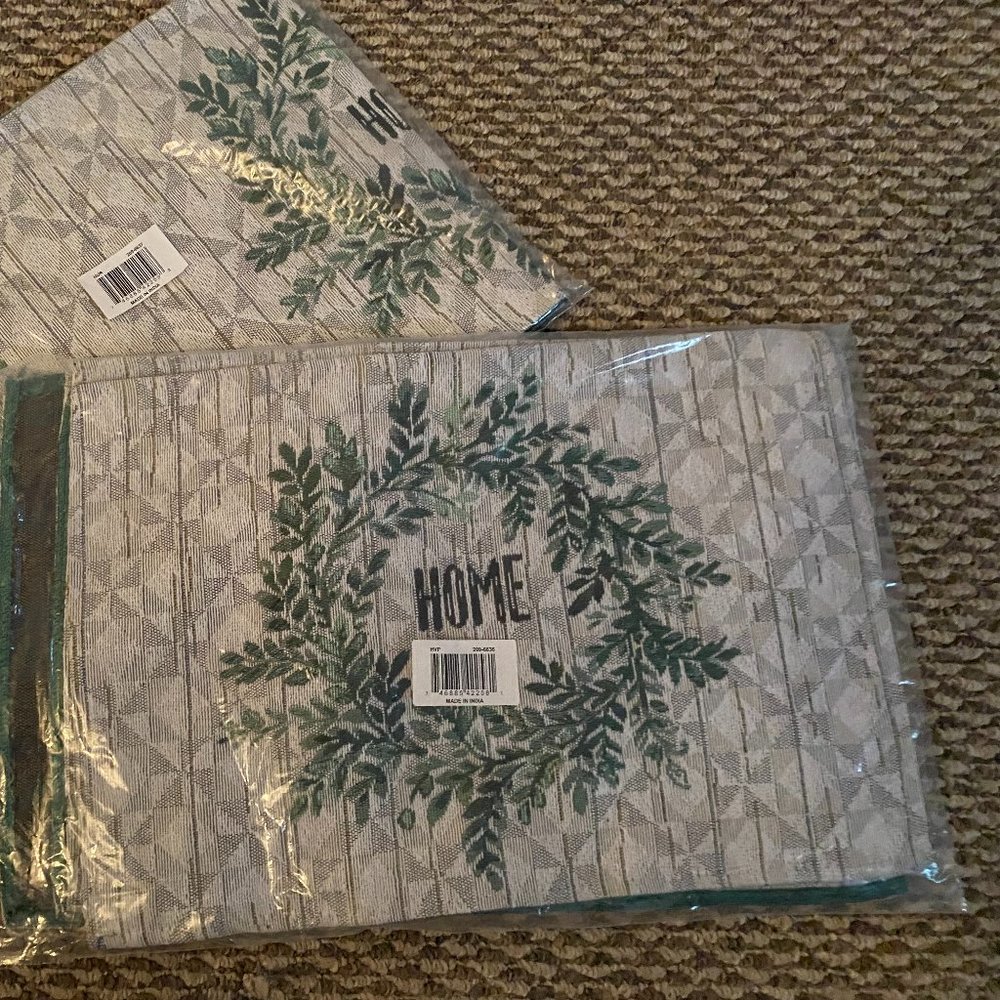 Home Place Mats With Matching Table Runner